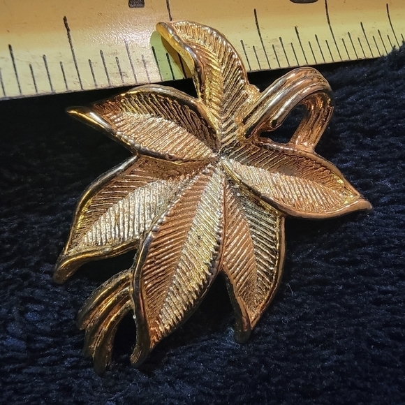 aai Jewelry - Vintage AAI gold pin